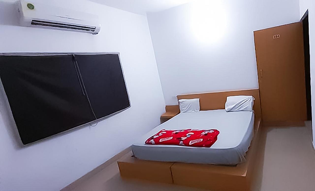 Roomshala 110 Hotel Mulaqaat - Shiv Nadar University Dadri Екстериор снимка