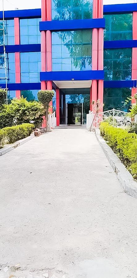 Roomshala 110 Hotel Mulaqaat - Shiv Nadar University Dadri Екстериор снимка