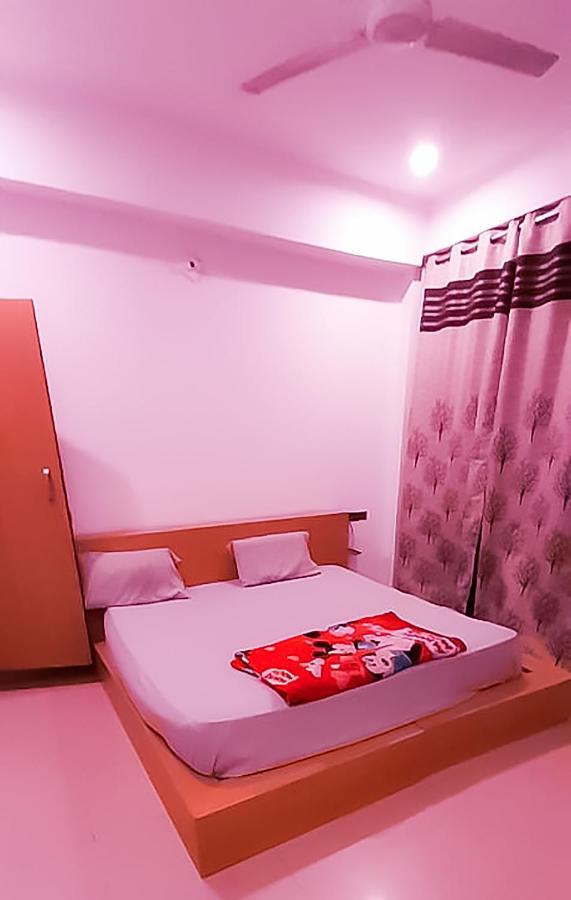 Roomshala 110 Hotel Mulaqaat - Shiv Nadar University Dadri Екстериор снимка