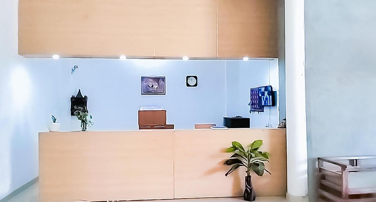 Roomshala 110 Hotel Mulaqaat - Shiv Nadar University Dadri Екстериор снимка
