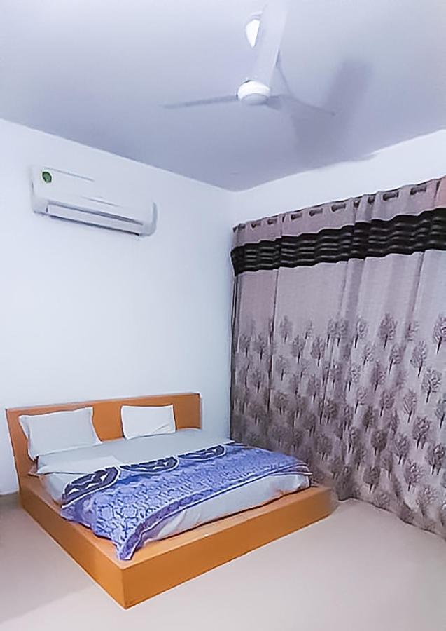 Roomshala 110 Hotel Mulaqaat - Shiv Nadar University Dadri Екстериор снимка