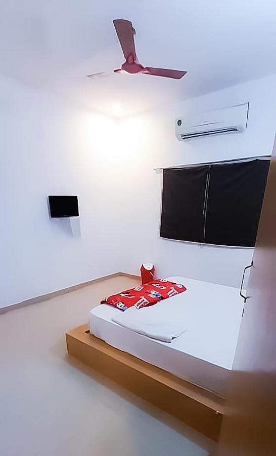 Roomshala 110 Hotel Mulaqaat - Shiv Nadar University Dadri Екстериор снимка