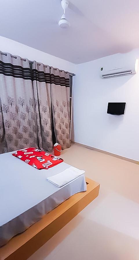 Roomshala 110 Hotel Mulaqaat - Shiv Nadar University Dadri Екстериор снимка