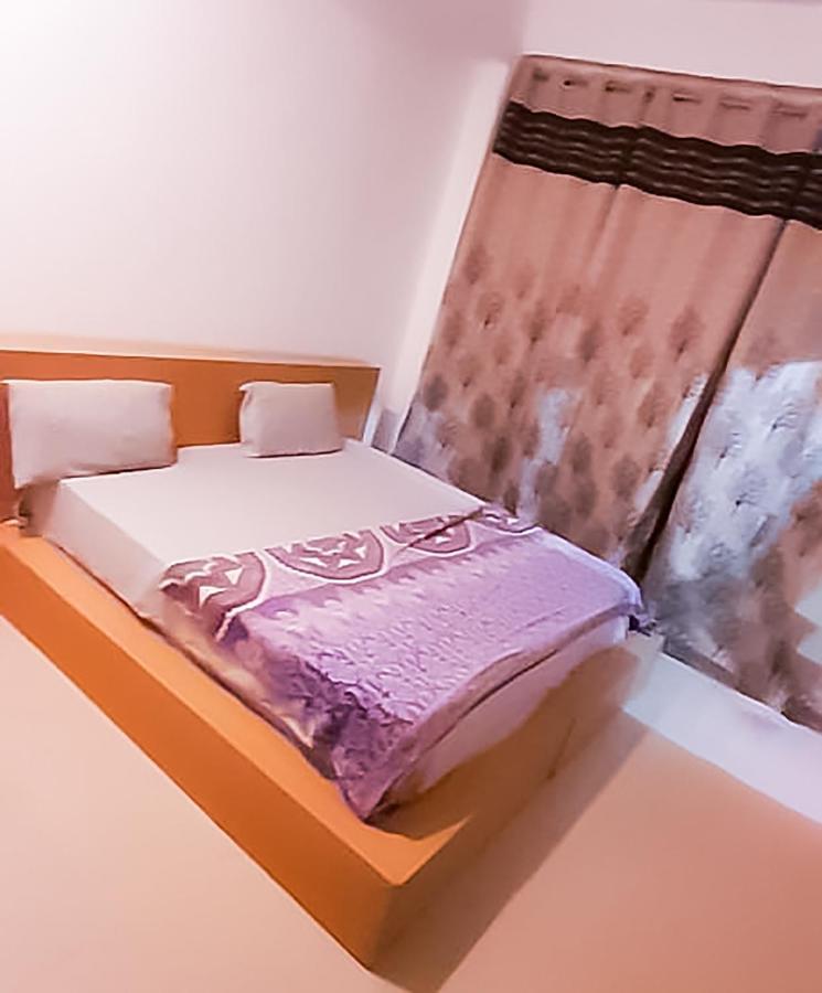 Roomshala 110 Hotel Mulaqaat - Shiv Nadar University Dadri Екстериор снимка